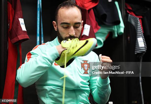 Ricardinho of Portugal is seen in the dressing room prior to the FIFA Futsal World Cup Semi Final match between Argentina and Portugal at the Coliseo...