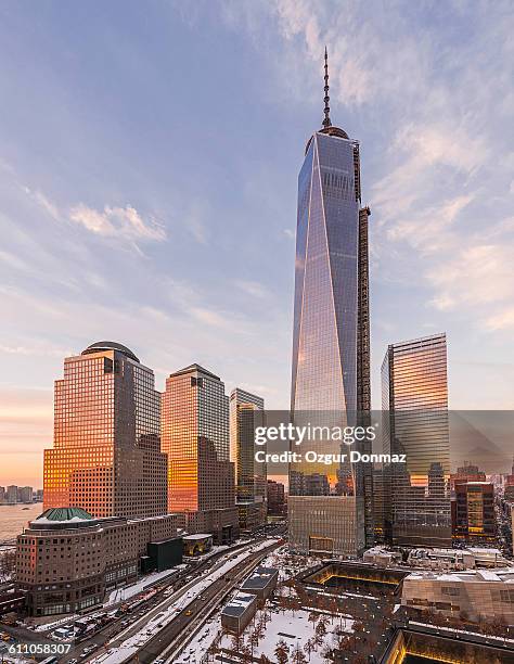 one world trade center at dawn, new york - one world trade center stock-fotos und bilder