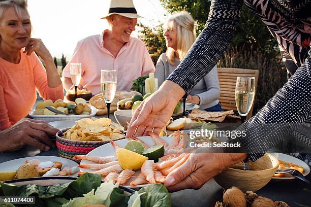 cena mediterranea - frutti di mare foto e immagini stock