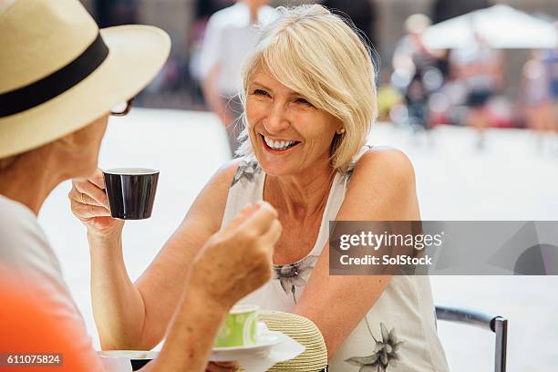 friends enjoying a coffee in italy - tuscany stock pictures, royalty-free photos & images