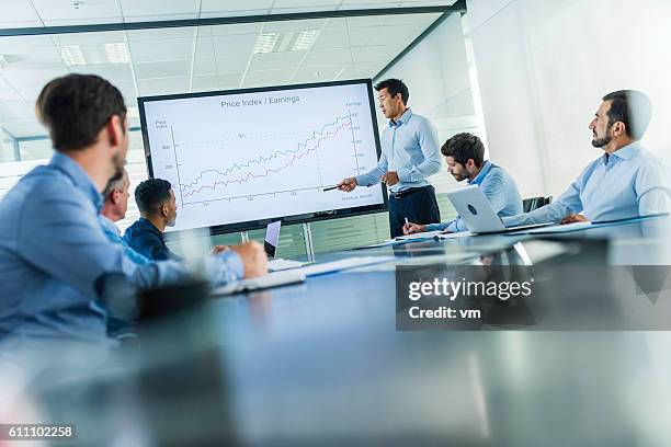 business presentation - financial analyst stock pictures, royalty-free photos & images