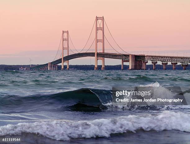 mackinaw morning - mackinac bridge imagens e fotografias de stock