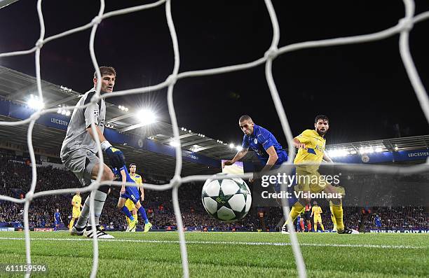 Islam Slimani of Leicester City heads home the winning goal during the UEFA Champions League match between Leicester City FC and FC Porto at The King...