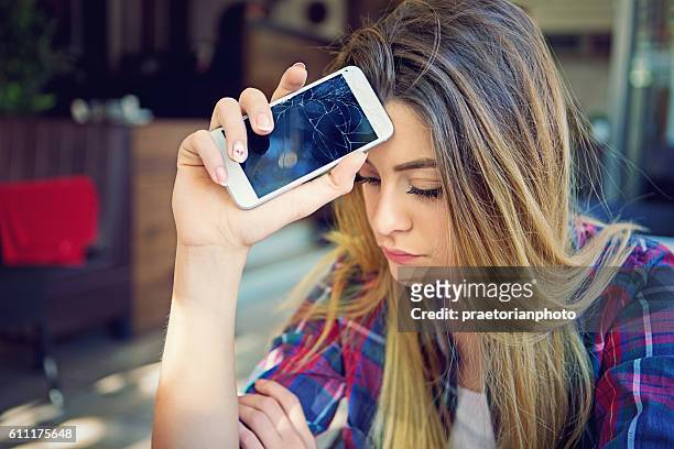 broken mobile phone - fracture stock pictures, royalty-free photos & images