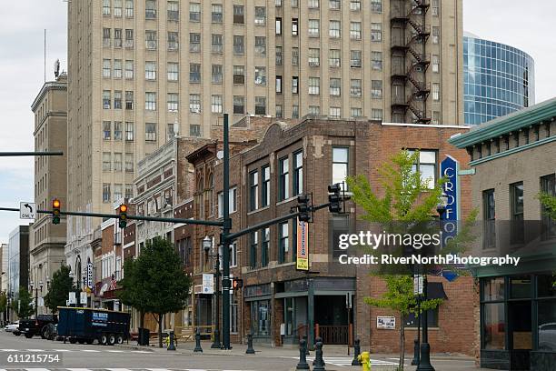 pontiac michigan street scene - pontiac michigan stock pictures, royalty-free photos & images