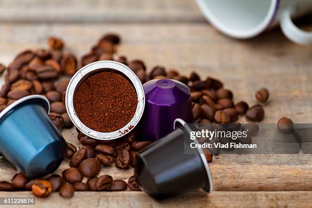 italian coffee capsules - capsule café stockfoto's en -beelden