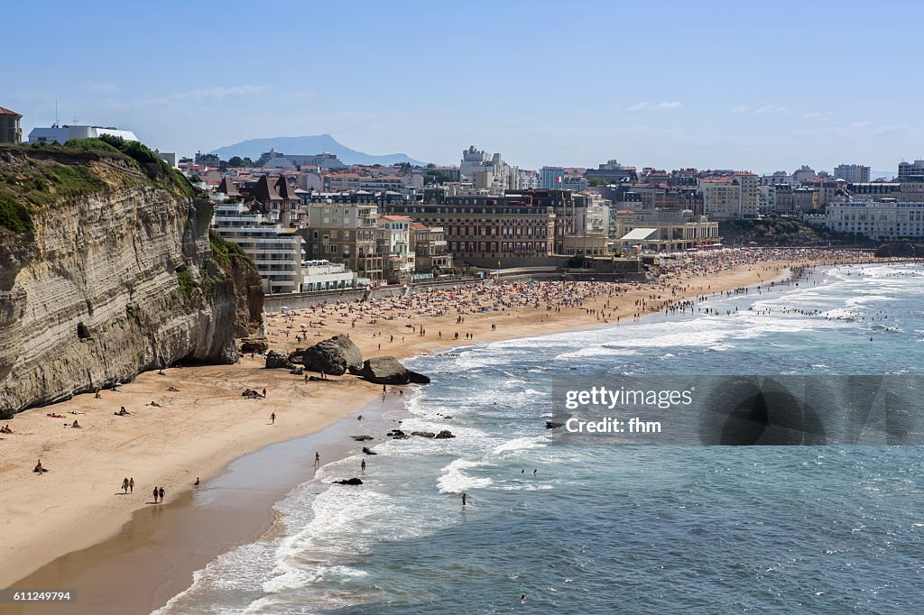 Biarritz - beach whith many tourists