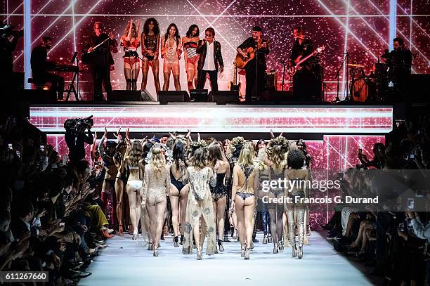 Jacques Dutronc performs during the Etam show as part of the Paris Fashion Week Womenswear Spring/Summer 2017 on September 27, 2016 in Paris, France.