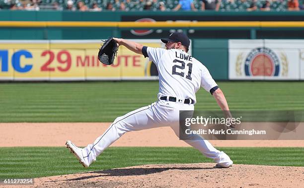 Mark Lowe of the Detroit Tigers pitches during the game against the Chicago White Sox at Comerica Park on August 4, 2016 in Detroit, Michigan. The...