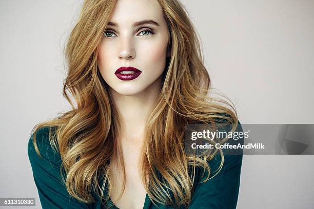 studio shot of young beautiful woman - haute couture stockfoto's en -beelden