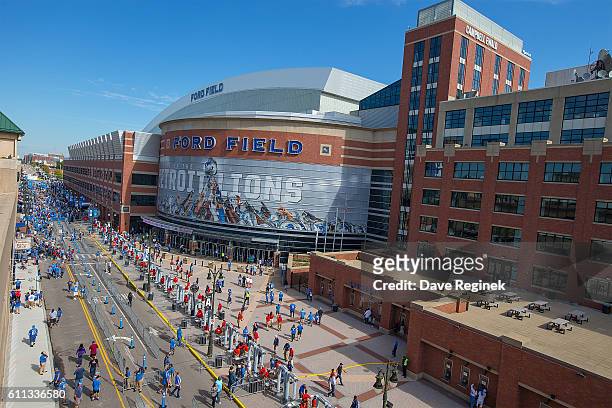Detroit Lions fans gather outside of Ford Field prior to an NFL game between the Detroit Lions and the Tennessee Titans on September 18, 2016 in...