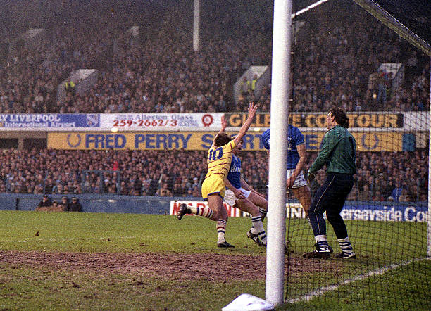Everton 3 v Chelsea 4. Gordon Davies scores for Chelsea past Neville Southall. Gordon Davies Everton 3 v Chelsea 4. Gordon Davies scores for Chelsea past Neville Southall. Gordon Davies