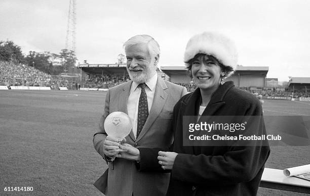 Oxford United 2 v Chelsea 1. Division One. Chelsea Chairman Ken Bates with Ghislaine Maxwell, daughter of Oxford United's owner, Robert Maxwell. Ken...