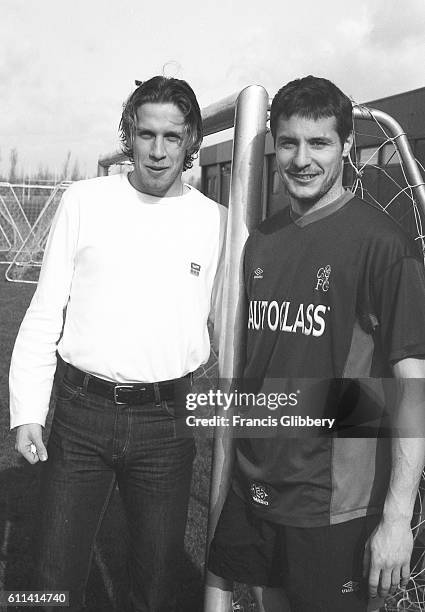 Chelsea players Sam Dalla Bona and Carlo Cudicini in pre-season training at Harlington. Sam Dalla Bona, Carlo Cudicini