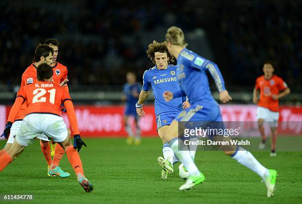 Chelsea's David Luiz makes a run with the ball