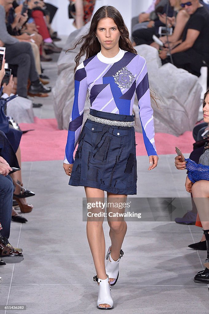 Carven - Runway RTW - Spring 2017 - Paris Fashion Week