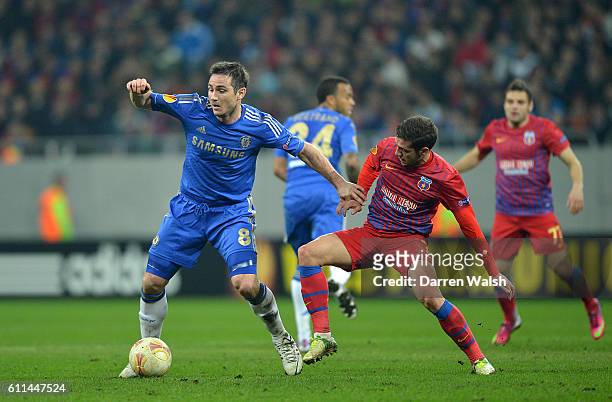 Chelsea's Frank Lampard and Steaua Bucuresti's Alexandru Chipciu battle for the ball
