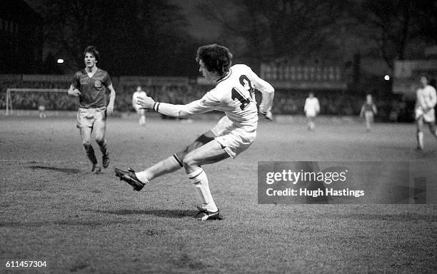 1st 1983 : Shrewsbury Town 2 v Chelsea 0. Chelsea's Coline Lee on the attack.