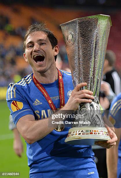 Chelsea's Frank Lampard celebrates with the UEFA Europa League trophy