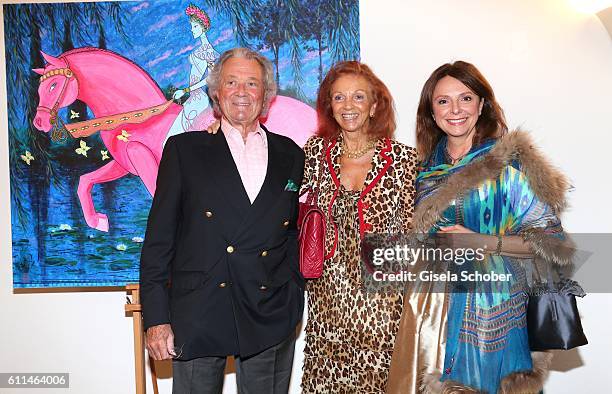 Toni Meggle and his wife Marina Meggle and Uschi Daemmrich von Luttitz during the 'Bergonzoli in Bavaria' exhibition opening at Bayerisches...