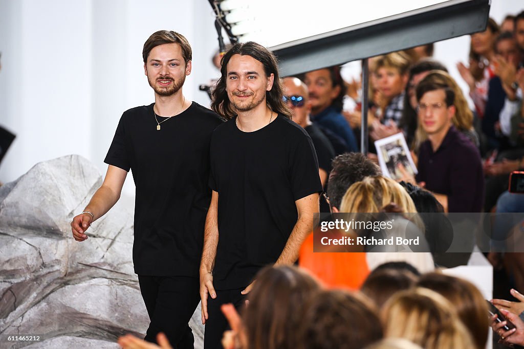 Carven : Runway - Paris Fashion Week Womenswear Spring/Summer 2017