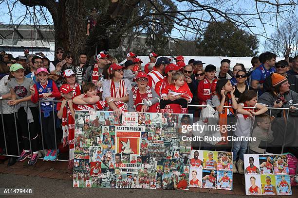 Fans are seen during the 2016 AFL Grand Final Parade on September 30, 2016 in Melbourne, Australia.