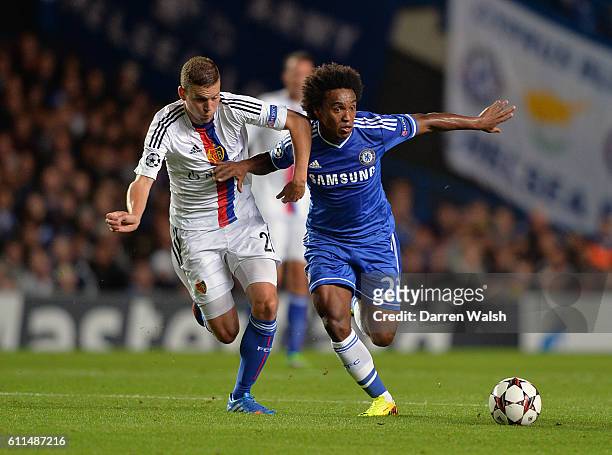 Chelsea's Willian in action with FC Basel's Fabian Frei