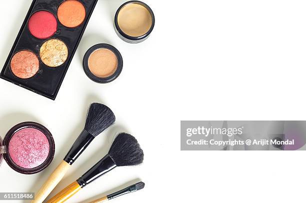overhead view of makeup products on white table with blank space - gezichtsmassage stockfoto's en -beelden