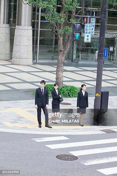 japanese office workers - road signal 個照片及圖片檔