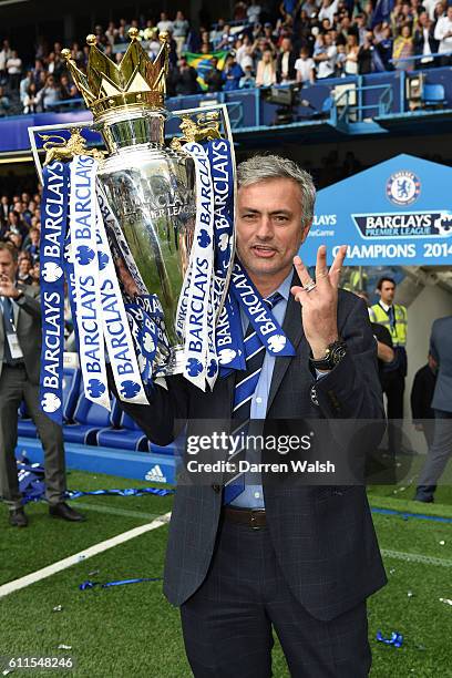 Chelsea manager Jose Mourinho holds the Barclays Premier League trophy