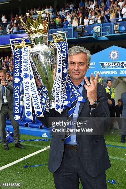 Chelsea manager Jose Mourinho holds the Barclays Premier League trophy