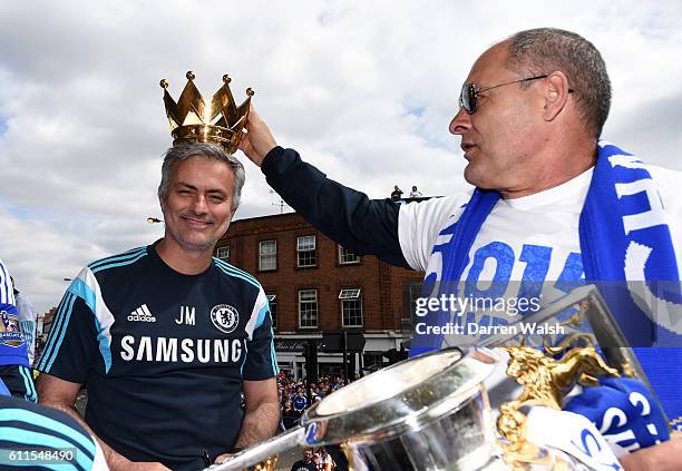 Chelsea manager Jose Mourinho wearing the crown from the Premier League Trophy during the victory parade.