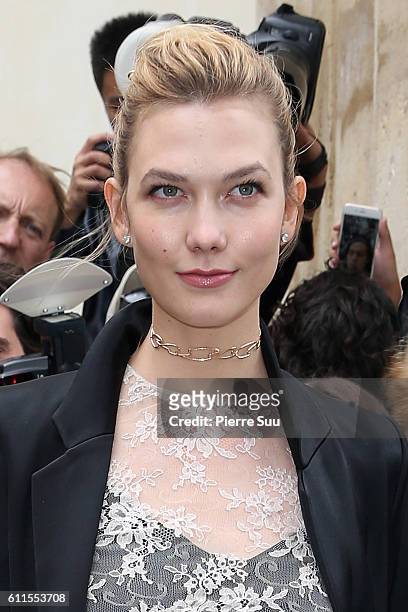 Karlie Kloss arrives at the Christian Dior show as part of the Paris Fashion Week Womenswear Spring/Summer 2017 on September 30, 2016 in Paris,...