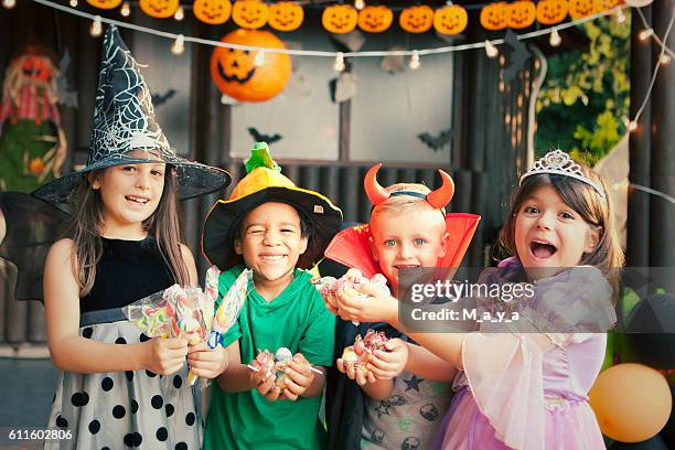 halloween ya está aquí - halloween kids fotografías e imágenes de stock