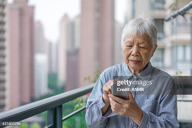 senior woman using mobile phone - retiremen stock pictures, royalty-free photos & images