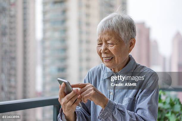 senior woman using mobile phone - retiremen stock pictures, royalty-free photos & images