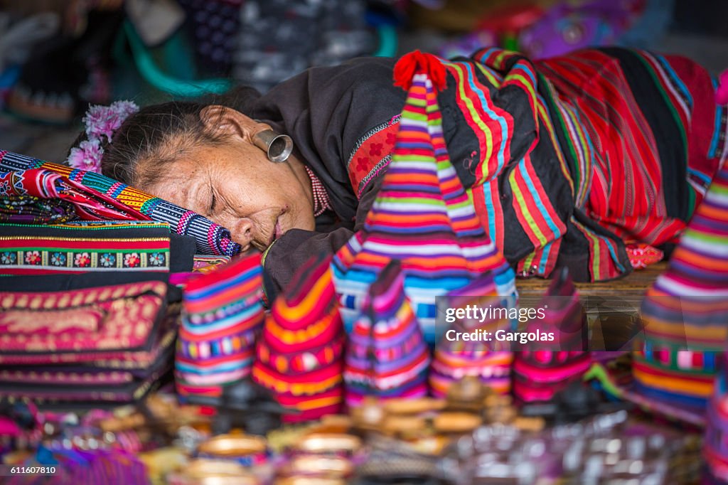 Personas de la tribu Karen en Tailandia