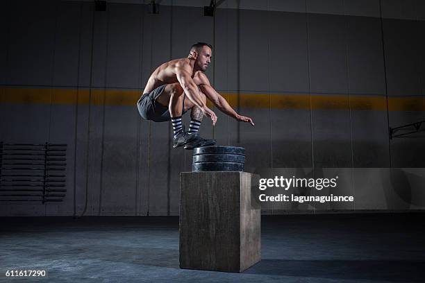 high jump - crossfit imagens e fotografias de stock