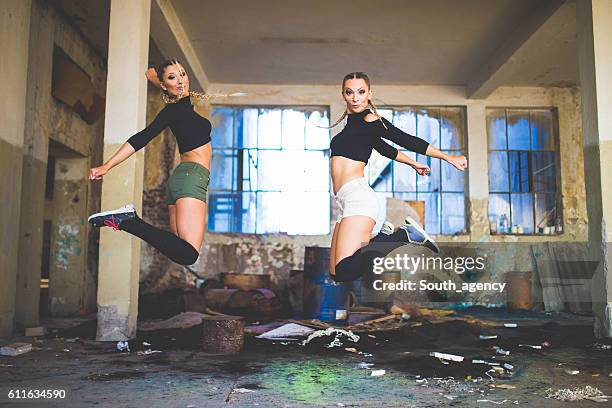 dancers jump together - warehouse jump work in joy stock pictures, royalty-free photos & images
