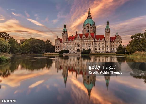 new town hall (neues rathaus) - hannover, germany, europe - castle ストックフォトと画像