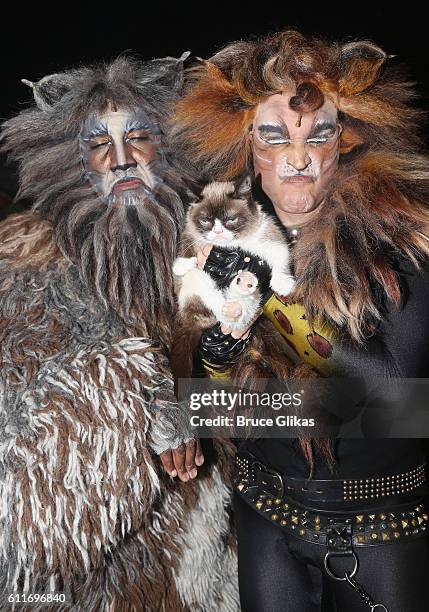 Quinton Earl Darrington as "Old Deuteronomy", Grumpy Cat and Tyler Hanes as "Rum Tum Tugger" pose backstage as Grumpy Cat makes her broadway debut in...