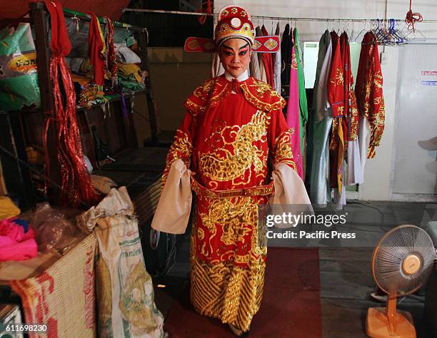 Actor Chinese opera while Make up prepare show at Chinese shrine in Bangkok on 30 Sep 2016 during Chinese opera of The faculty Lao Gheg Lao Cung show...