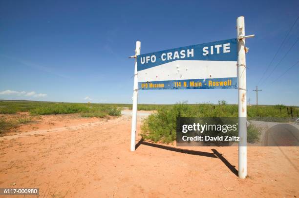 roswell ufo museum sign - new mexico foto e immagini stock