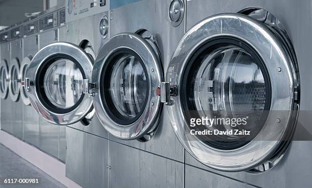 washing machines in laundromat - laundromat fotografías e imágenes de stock
