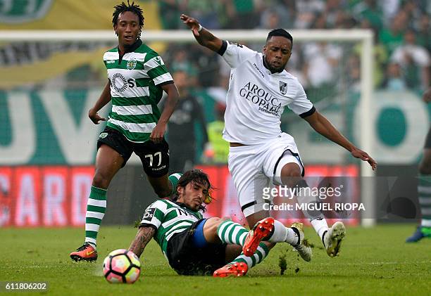 Vitoria Guimaraes' forward Hernani is tackled by Sporting's Italian defender Ezequiel Schelotto beside Sporting's forward Gelson Martins during the...