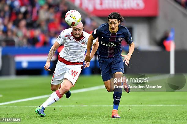 Edinson Cavani of Paris Saint-Germain and Nicolas Pallois of FC Girondins de Bordeaux run for the ball during the Ligue 1 match between Paris...