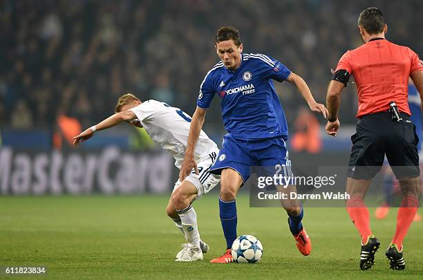 Chelsea's Nemanja Matic and Dynamo Kiev's Vitaliy Buyalsky battle for the ball