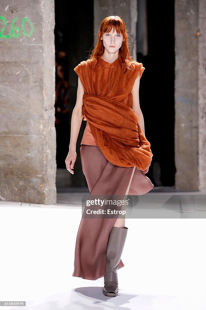 Rick Owens : Runway - Paris Fashion Week Womenswear Spring/Summer 2017