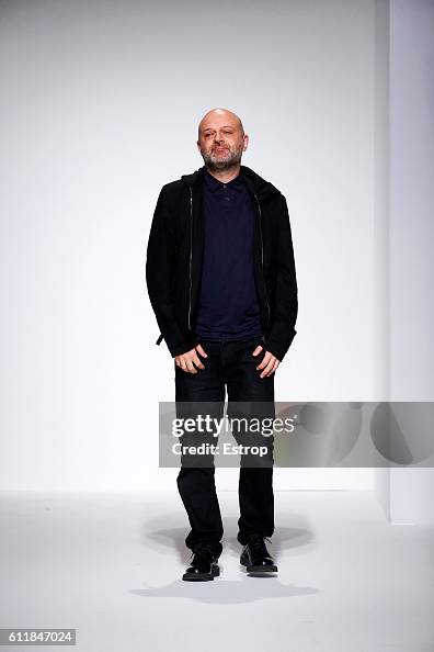Chalayan : Runway - Paris Fashion Week Womenswear Spring/Summer 2017 Chalayan : Runway - Paris Fashion Week Womenswear Spring/Summer 2017