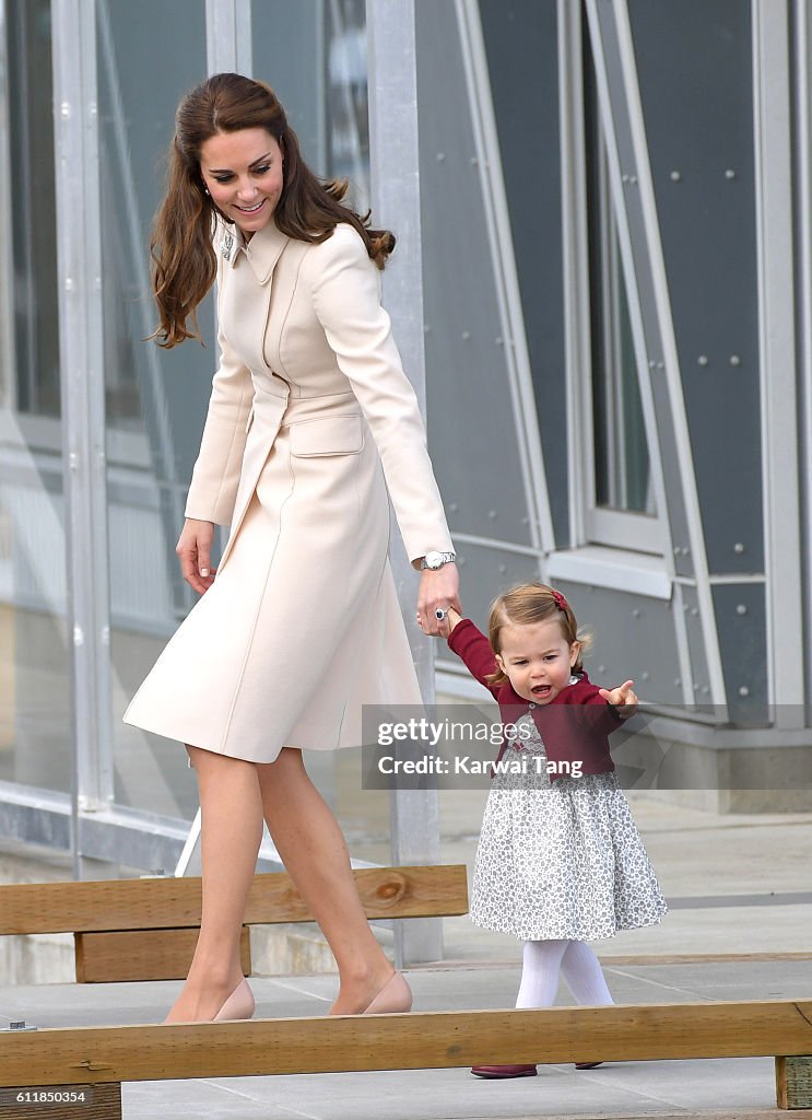 2016 Royal Tour To Canada Of The Duke And Duchess Of Cambridge - Victoria, British Columbia